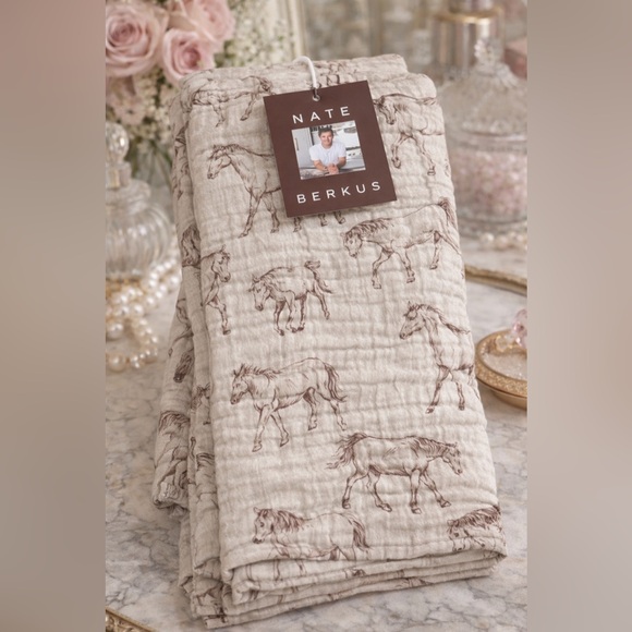 Other - 🤎 Nate Berkus Horse Print Kitchen Towels – New With Tags 🤎